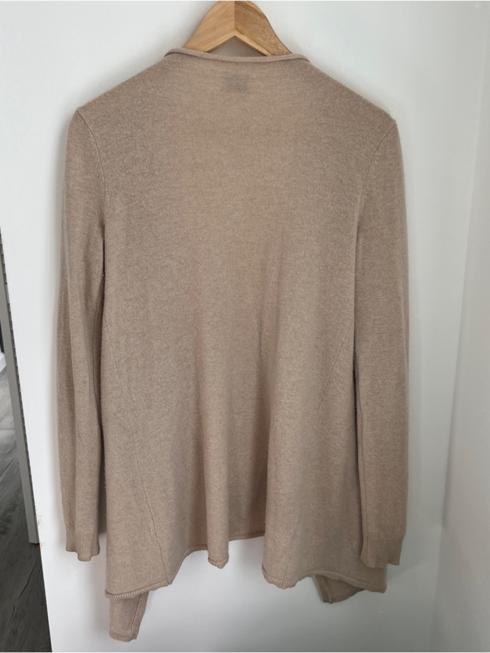 100% Cashmere Cardigan long sleeve light tan beige like new open front small - Picture 3 of 5
